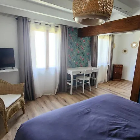 La Cour D'arblade Bed and Breakfast