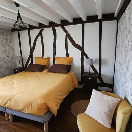 La Cour D'arblade Bed and Breakfast